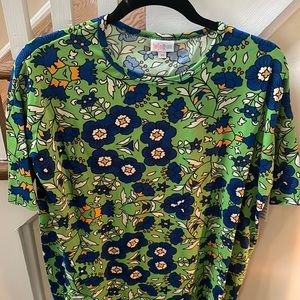 LuLaRoe Irma Top. BNWT. Flowers!
